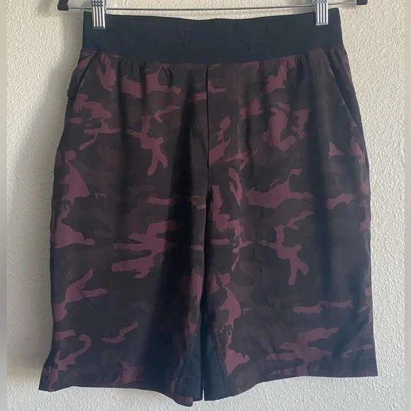 Lululemon THE Short 9.5” Men’s Shorts in Incognito Camo Red - Size Small - Picture 3 of 9